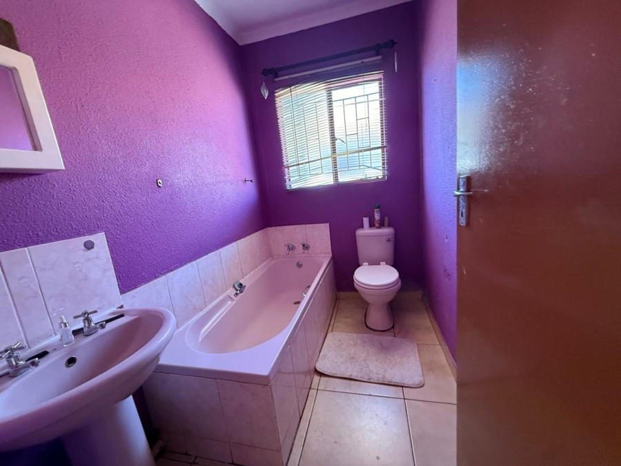 3 Bedroom Property for Sale in Tlhabane West North West